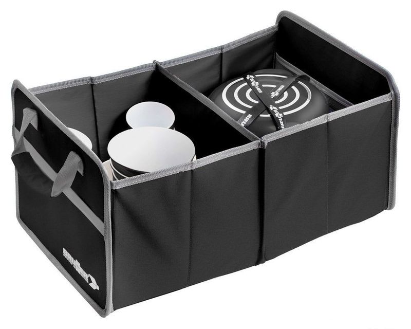 Kjøkkensett med kjeler og servise